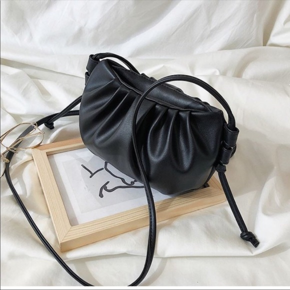 *Host Pick* Elegant vegan leather shoulder bag - Picture 2 of 13